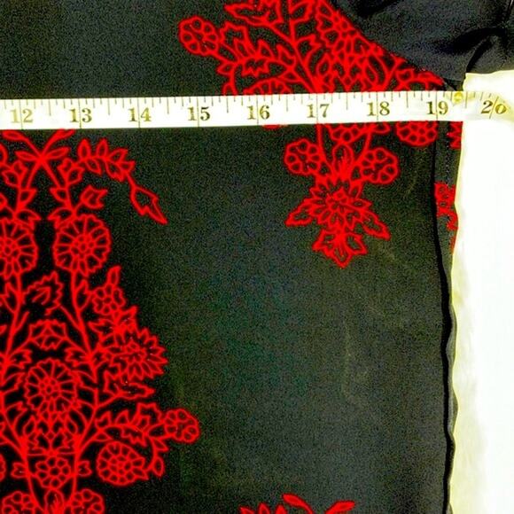 Loft Petites Black Red Floral Blouse Back Button Closure M/L see measurements - Picture 13 of 14
